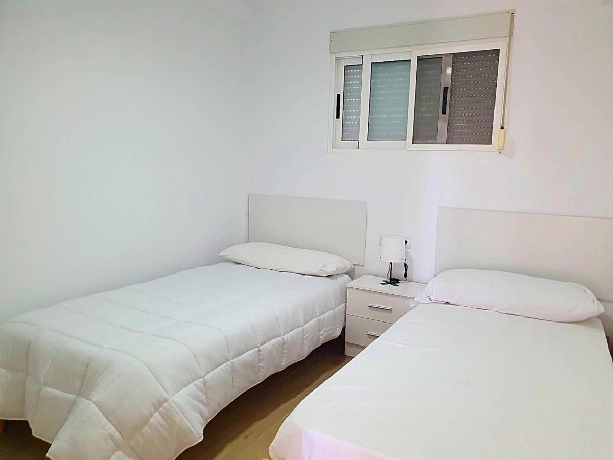 First Line Apartment With 3 Bedrooms And Seaviews Benidorm Ngoại thất bức ảnh